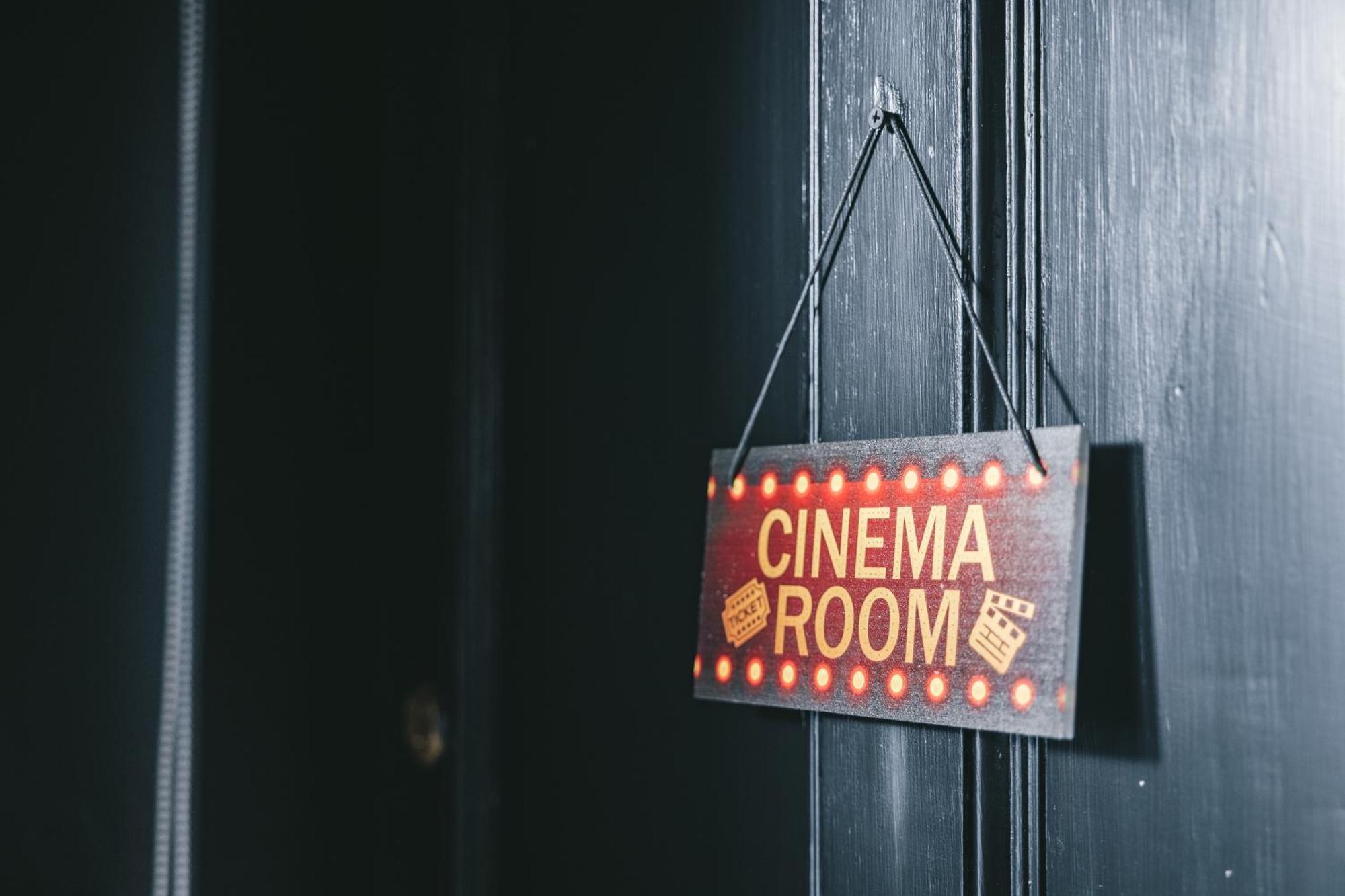 House With A Cinema And Games Room, Sleeps 17 Σριούσμπερι Εξωτερικό φωτογραφία